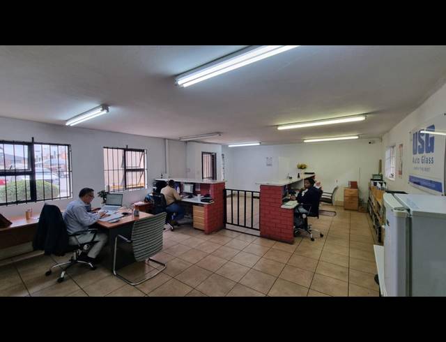 366M² WAREHOUSE TO LET IN JET PARK